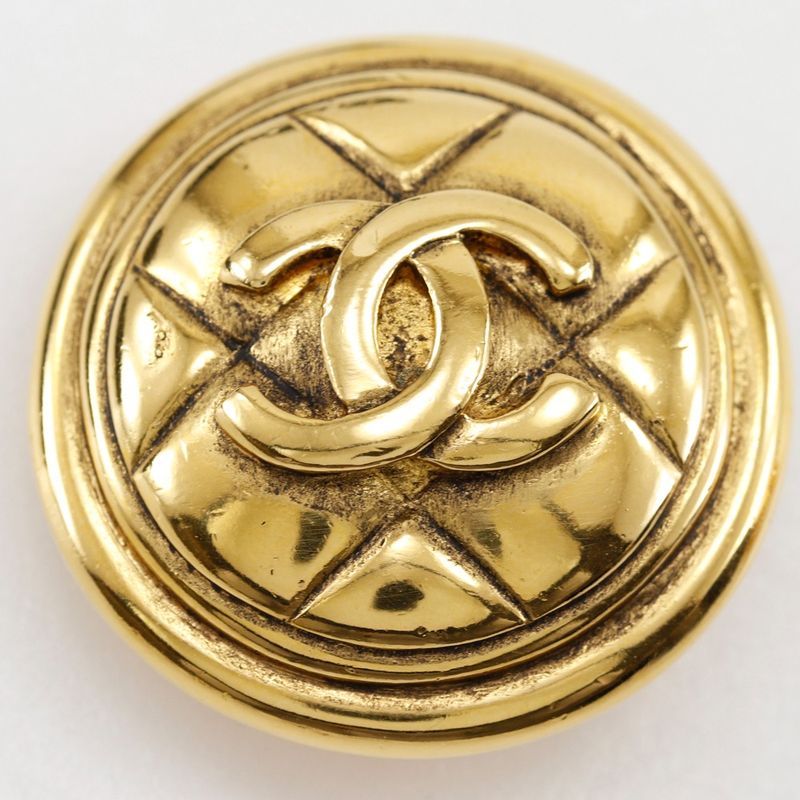 Chanel Coco Mark Quilted Vintage Gold Plated 31 g Earrings — view 6