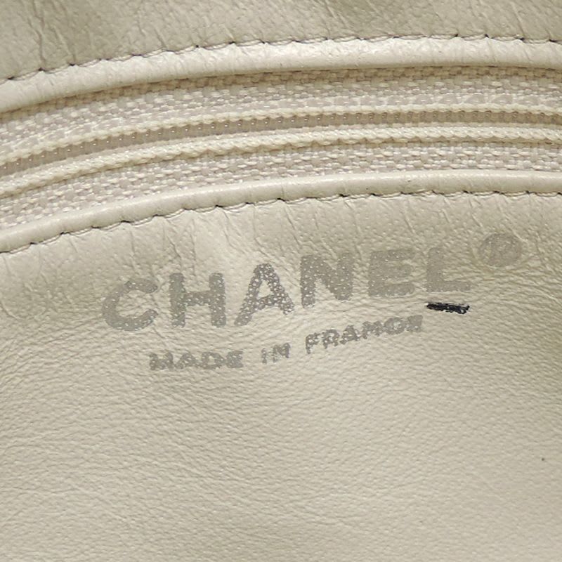Chanel Shoulder Quilted Chain Lambskin White Bag — view 9