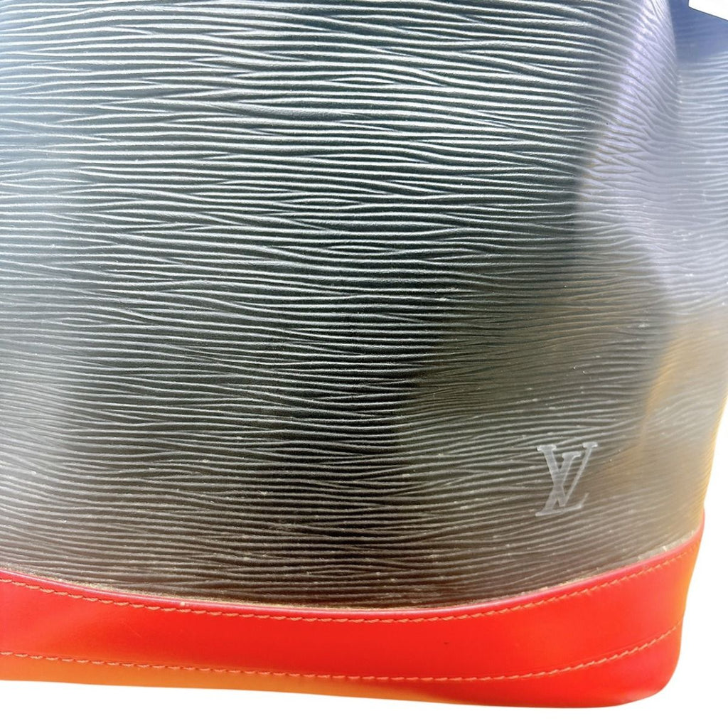 Louis Vuitton Epi Shoulder Bag Noe Noir Black — view 9