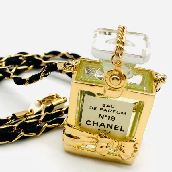 Chanel Perfume Necklace Ribbon Gold — view 2