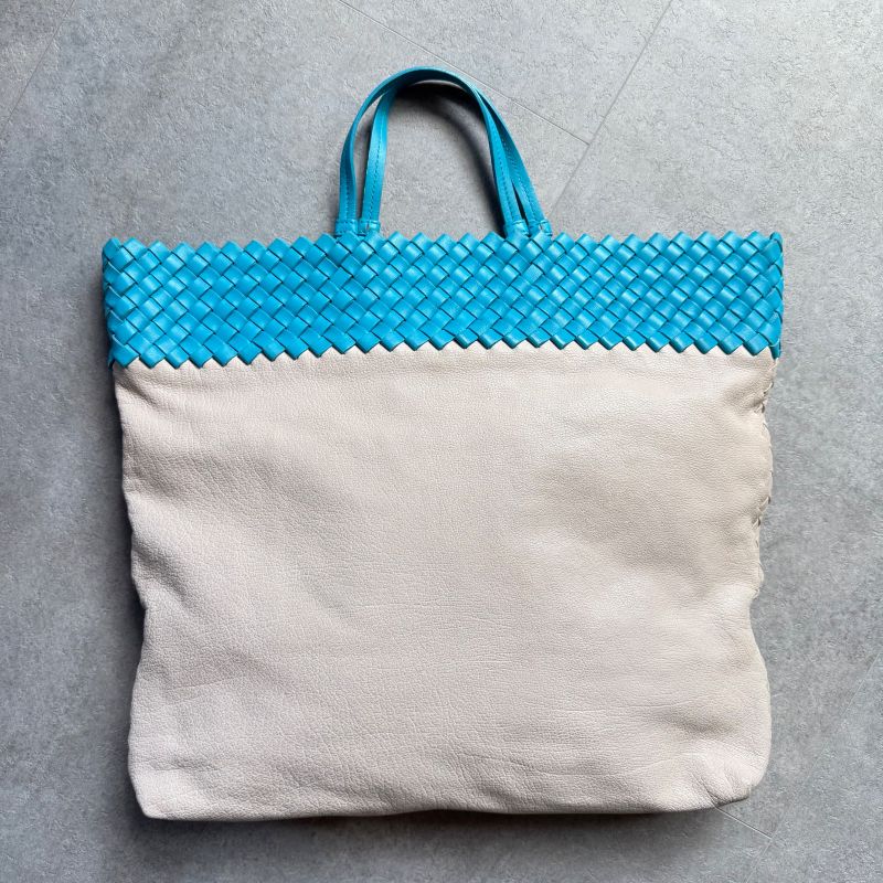 Bottega Veneta Intrecciato Leather Tote Handbag Bicolor Light Blue Ivory A4 — view 5