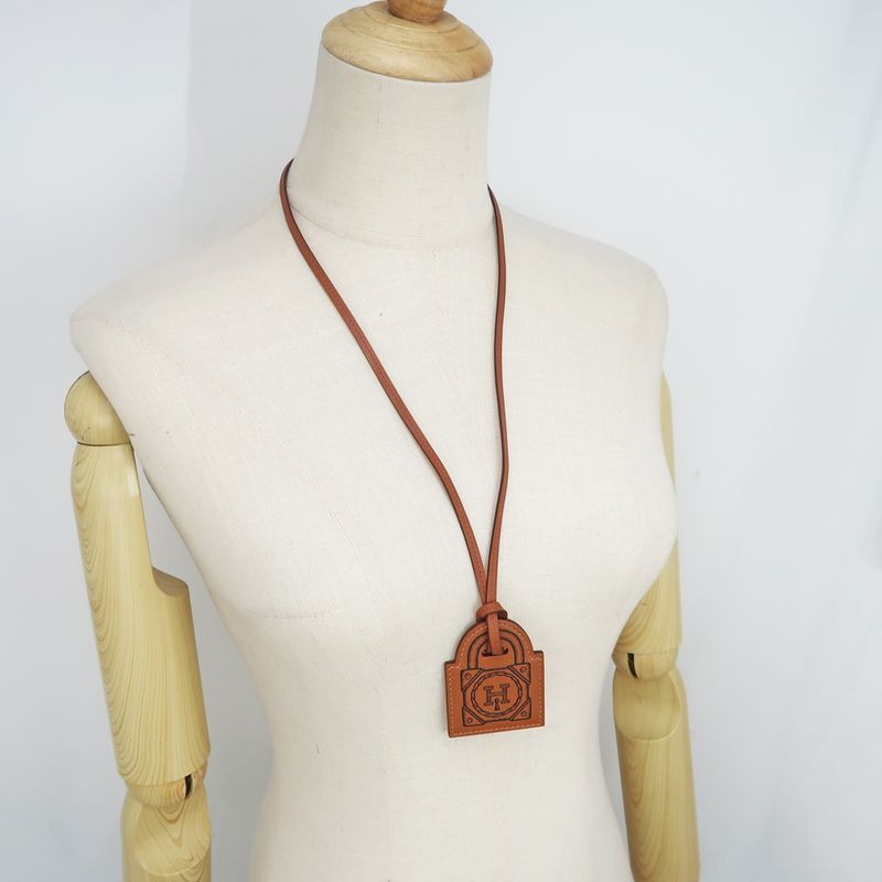 Hermes Necklace H Curiosity Cadena Leather Accessories — view 8