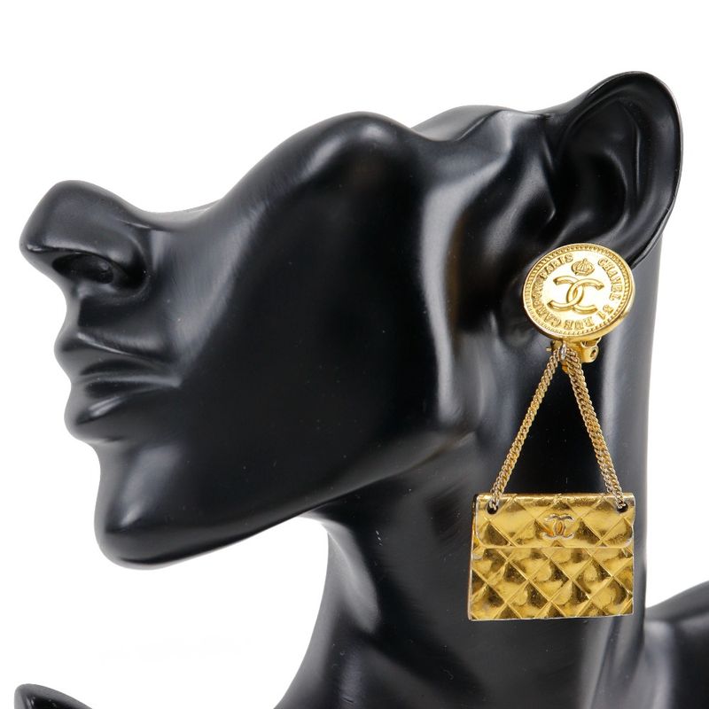 Chanel Quilted Bag Motif Vintage Gold Plated 93 A 37.8 — view 3