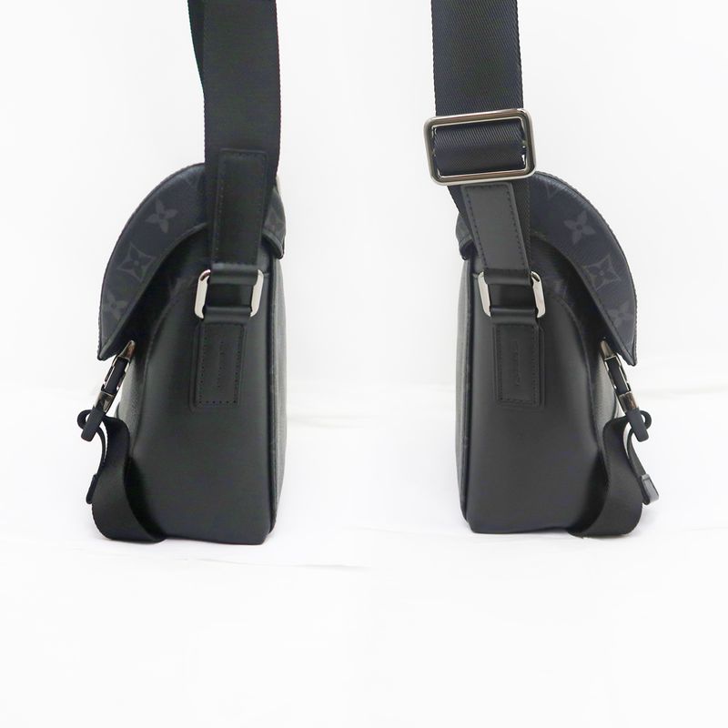 Louis Vuitton Messenger-voyage PM RFID Shoulder Bag Black — view 4