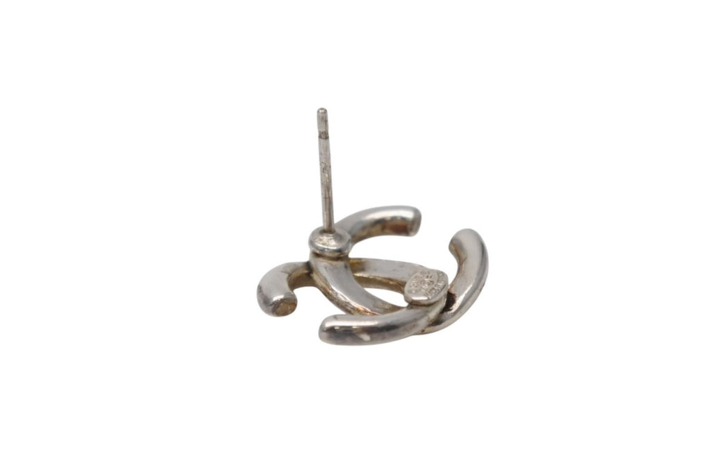 Chanel CC Logo Earrings Silver Color 01 — view 4