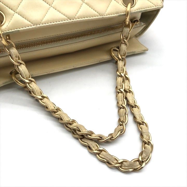 Chanel CC Logo Quilted Chain Tote Hand Ivory — view 7