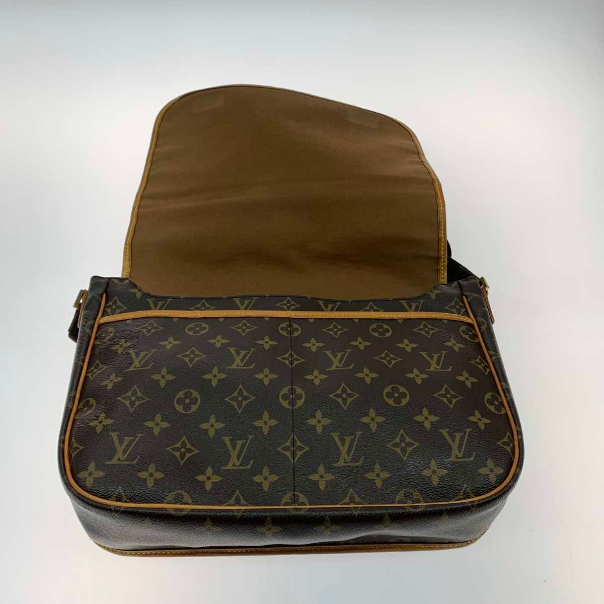 Louis Vuitton Monogram Canvas Messenger Bag — view 5