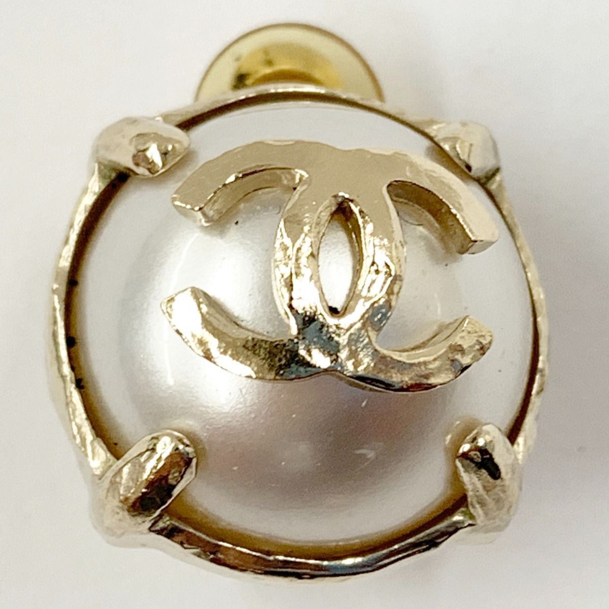 Chanel Coco Mark Pearl Earrings Accessories Gold White — view 3