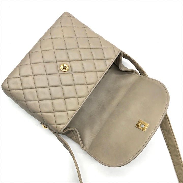 Chanel CC Logo Quilted Turnlock Lambskin Shoulder Bag Gray — view 8