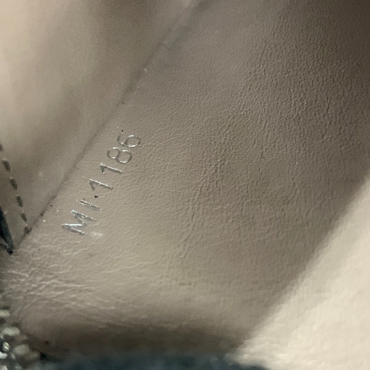 Louis Vuitton Portefeuille Comet L-Shaped Zipper Long Wallet Beige — view 9