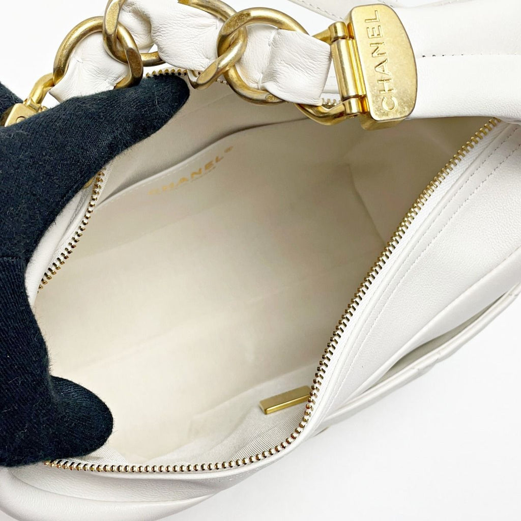 Chanel Quilted As3292 White Chain Tote Bag Lambskin Gold Hardware — view 4