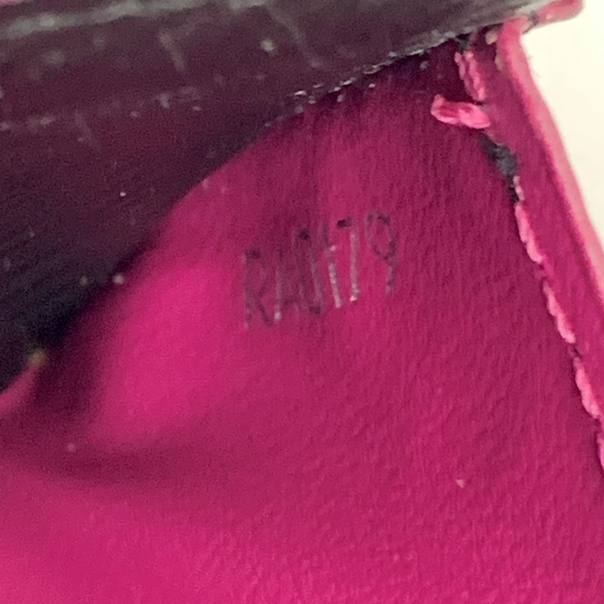 Louis Vuitton Epi Portefeuille Sara Bifold Long Wallet Black Pink — view 9