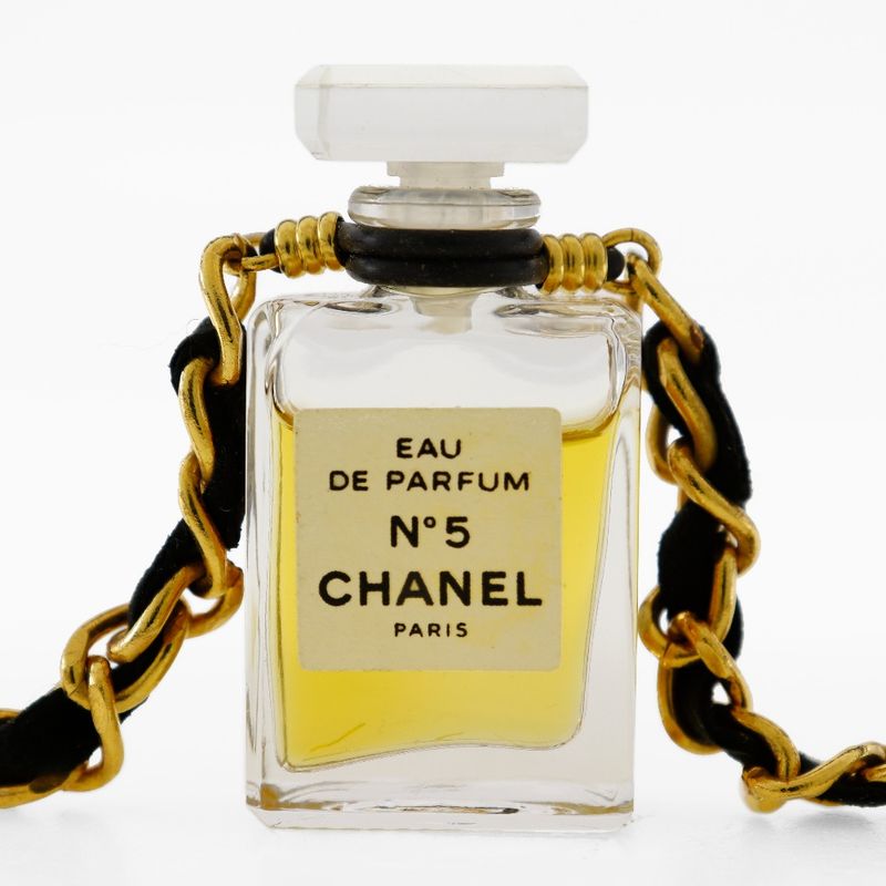 Chanel Parfum Bottle No.5 Gold Plated 55.5 g Necklace — view 7