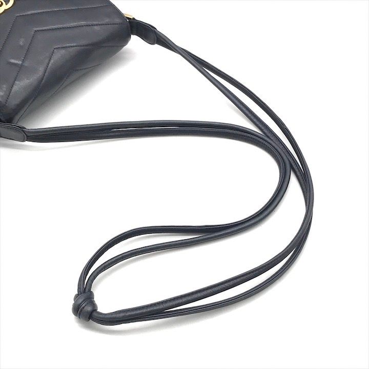 Chanel CC Logo Turnlock Chez Blanc Lambskin Shoulder Bag Navyware — view 6