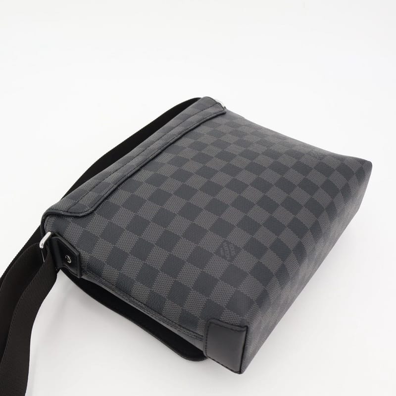 Louis Vuitton Damier Graphite Crossbody District PM NV2 Shoulder Bag — view 4