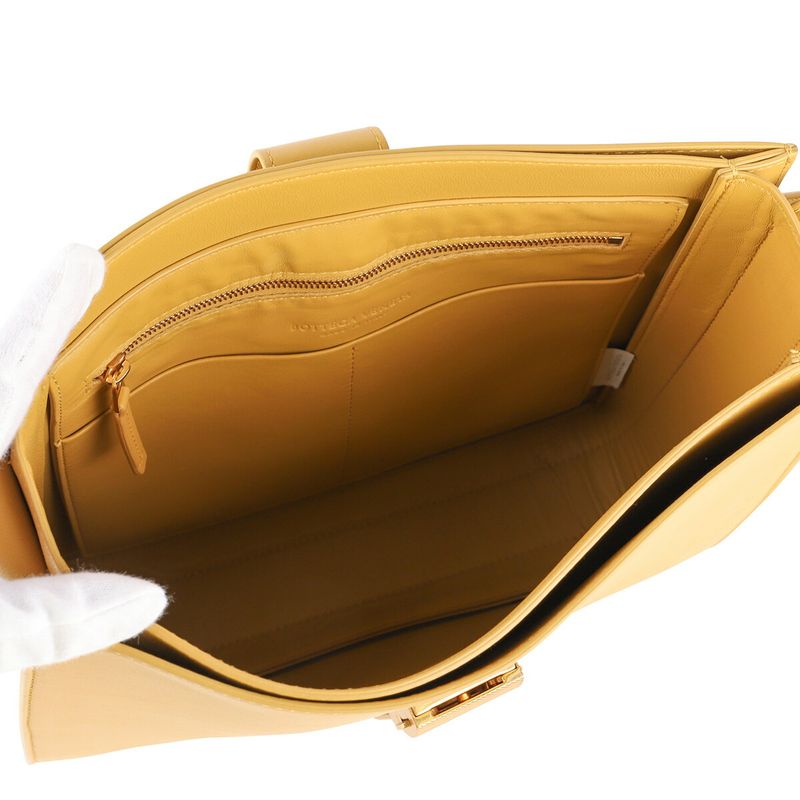 Bottega Veneta Shoulder Bag Butterscotch — view 5