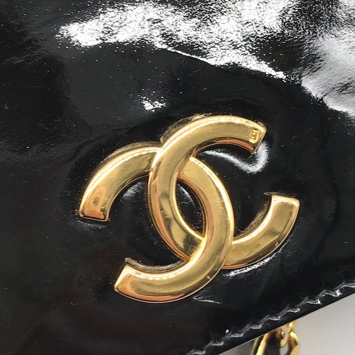 Chanel CC Logo Patent Chain Shoulder Bag Black Push Lock — view 9