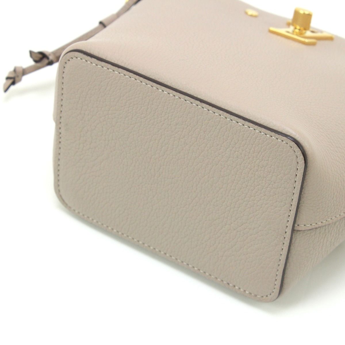 Louis Vuitton Nano Lockme Bucket Shoulder Bag Beige — view 5