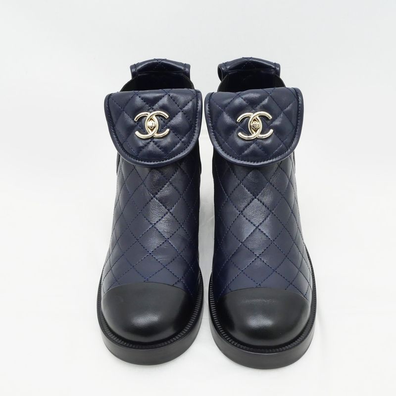 Chanel Quilted Turnlock Side Gore Shorts Navy 38 — view 3