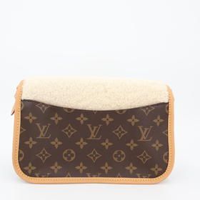 Louis Vuitton Monogram Deanne Nm PM Shoulder Bag — view 3