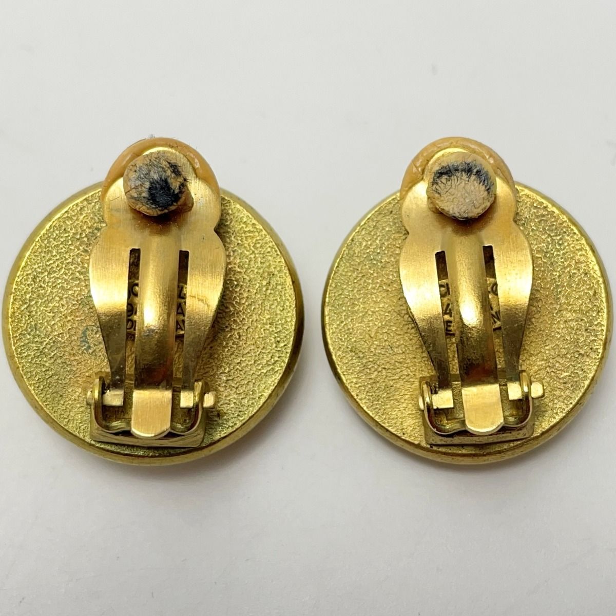Chanel Plated Faux Pearl 94 a Gold Vintage Earrings — view 6