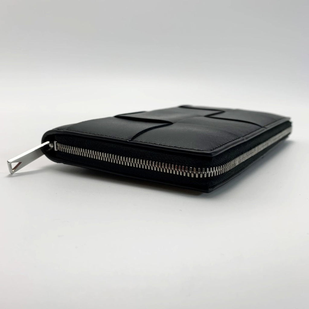 Bottega Veneta Maxi Intrecciato Black Leather V3 U01 — view 3