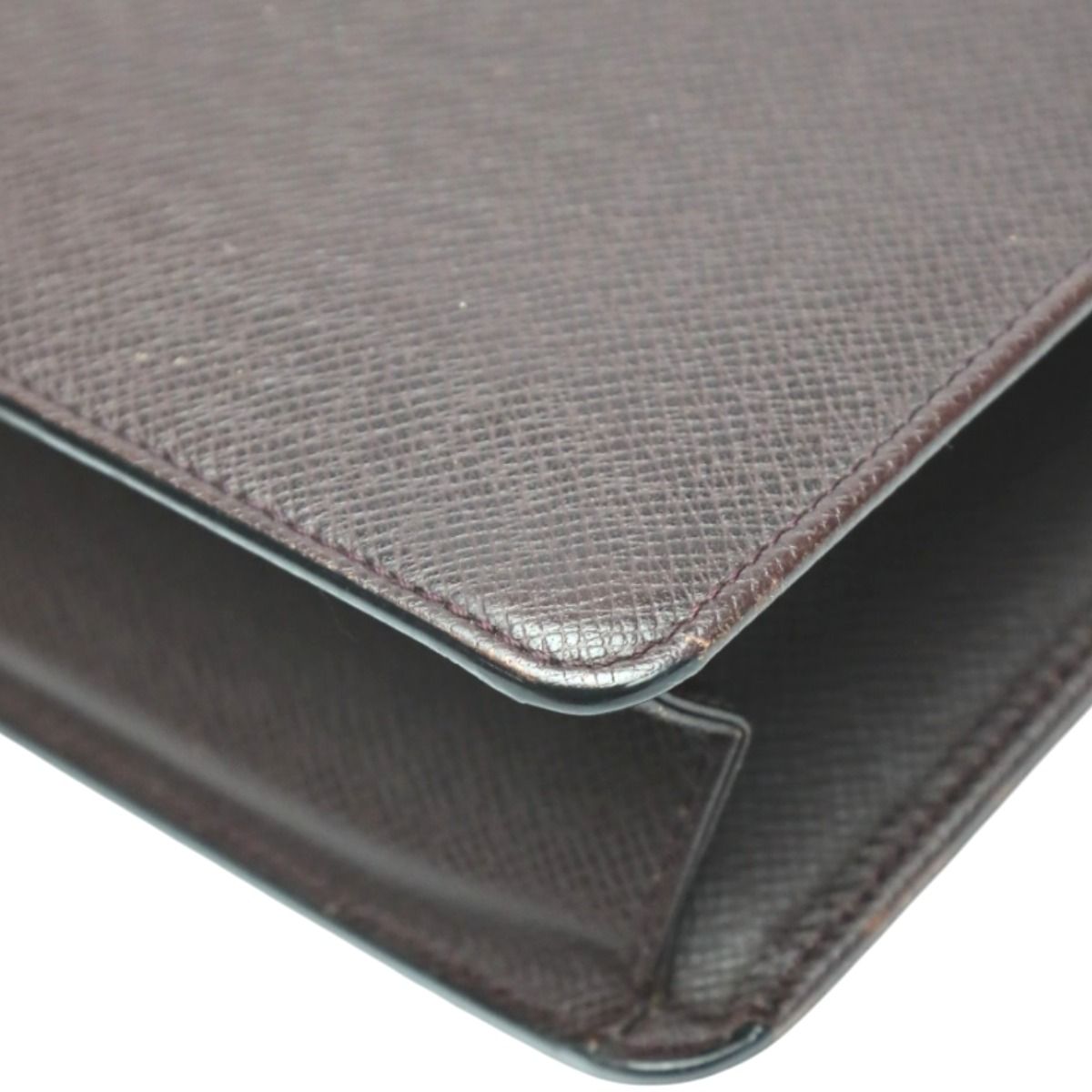 Louis Vuitton Taiga Clutch Bag Clade Second Acajou — view 9