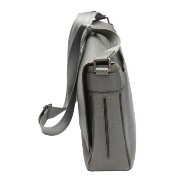 Louis Vuitton Taiga Gentlemans Romain MM Shoulder Bag — view 4