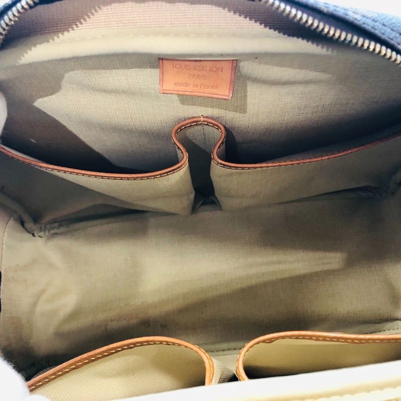 Louis Vuitton Deauville Monogram Handbag Boston Bag Leather — view 9