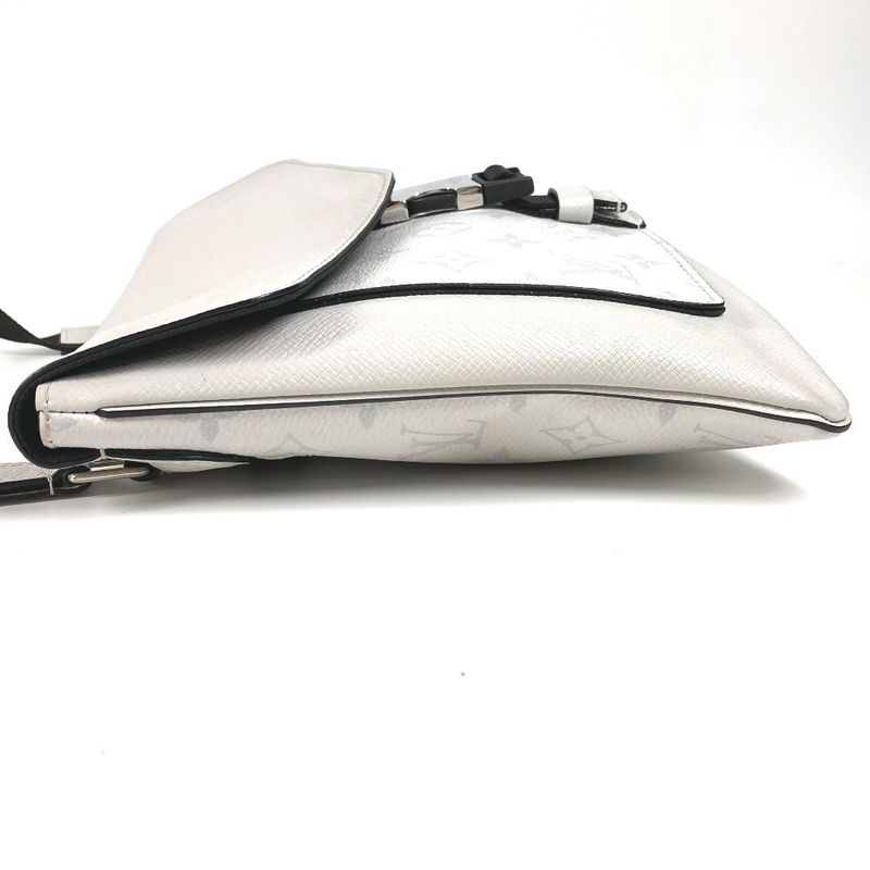 Louis Vuitton Shoulder Bag Flap Messenger Taiga Leather White — view 4