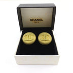 Chanel Vintage 1994 CC Gold Plate Clip-On 1" Round Medallion Logo Earrings W Box — view 3