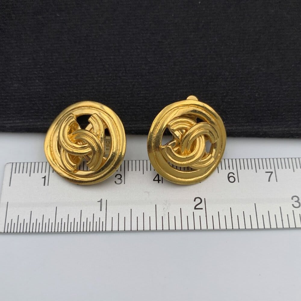 Chanel 24K Earrings Vintage CC Gold Plated Clip-On Round Medallion Logo 1996 96 — view 9