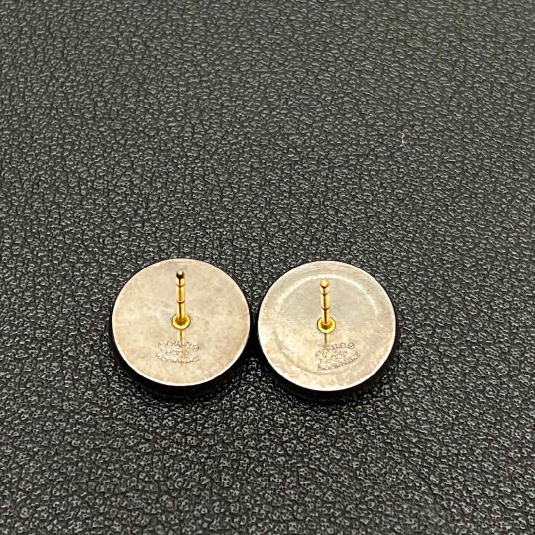 Chanel CC Logo Earrings Icon Gold — view 4