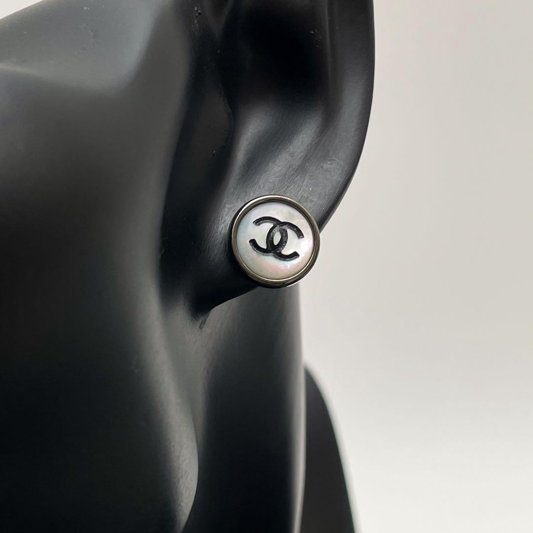 Chanel CC Logo Earrings Icon Gold — view 5