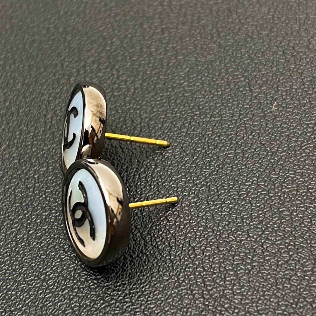 Chanel CC Logo Earrings Icon Gold — view 6
