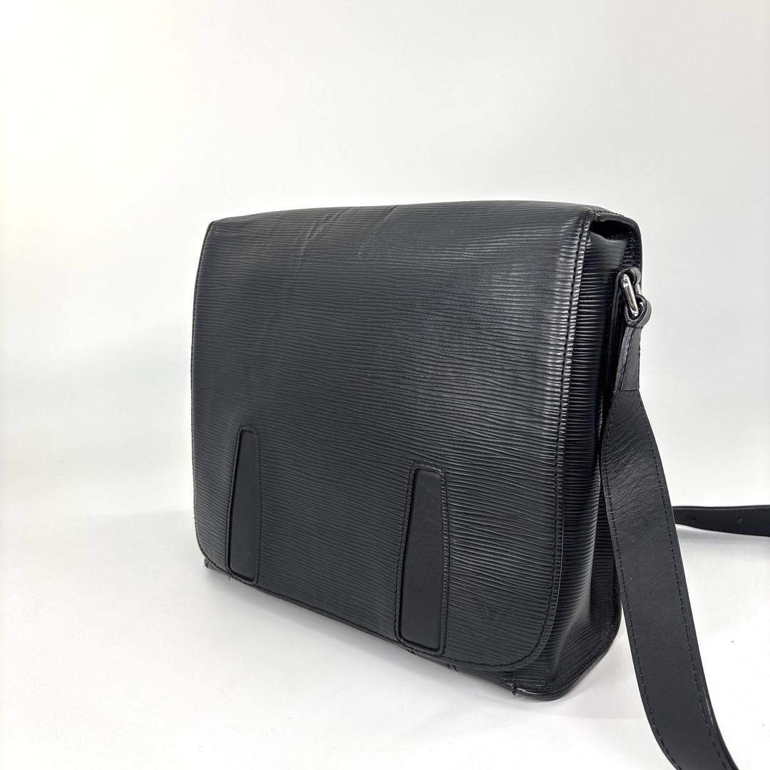 Louis Vuitton Epi Harrington Messenger PM Shoulder Bag Black — view 2