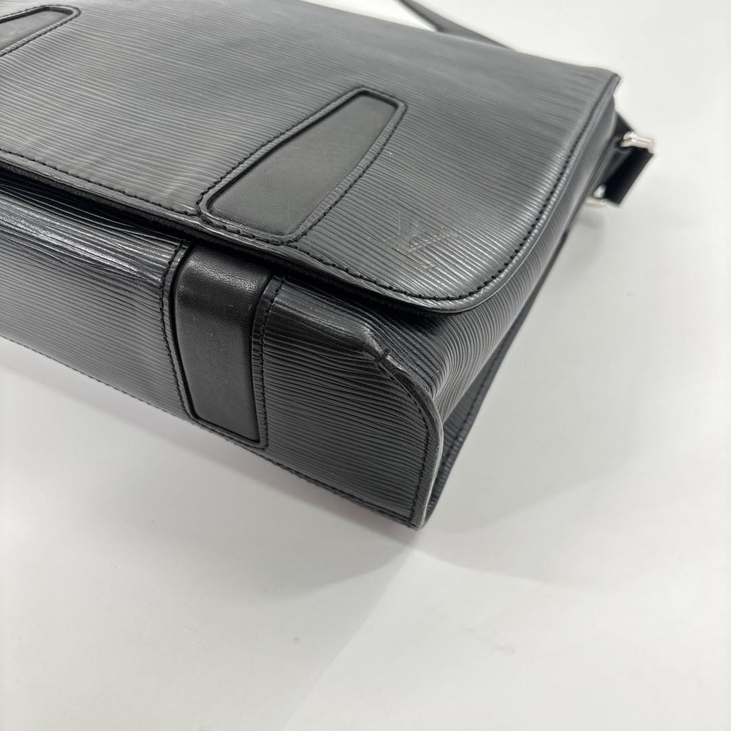 Louis Vuitton Epi Harrington Messenger PM Shoulder Bag Black — view 7