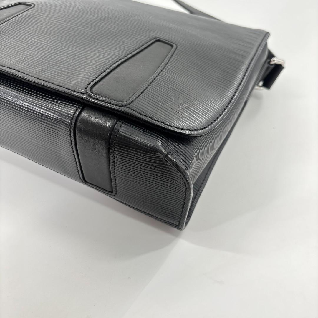 Louis Vuitton Epi Harrington Messenger PM Shoulder Bag Black — view 7