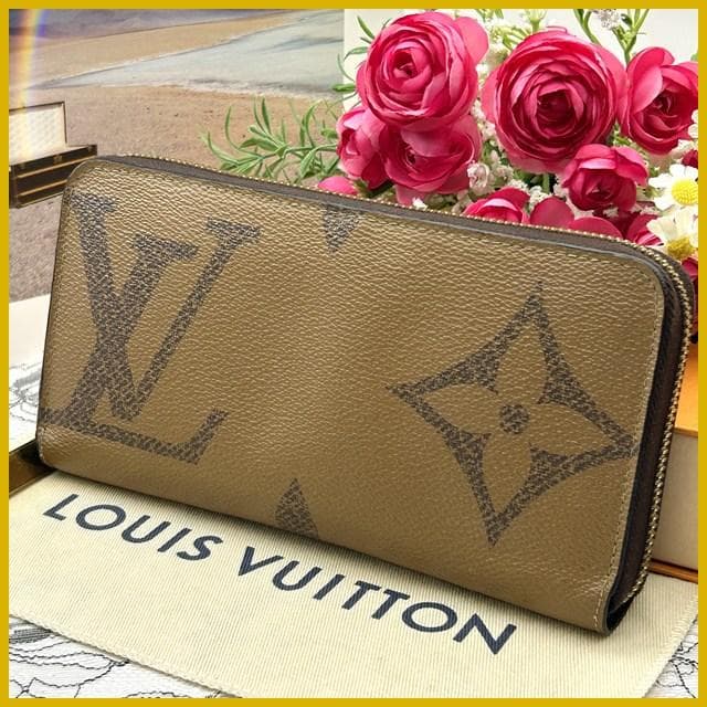 Louis Vuitton Monogram Giant Reverse Zippy Wallet
