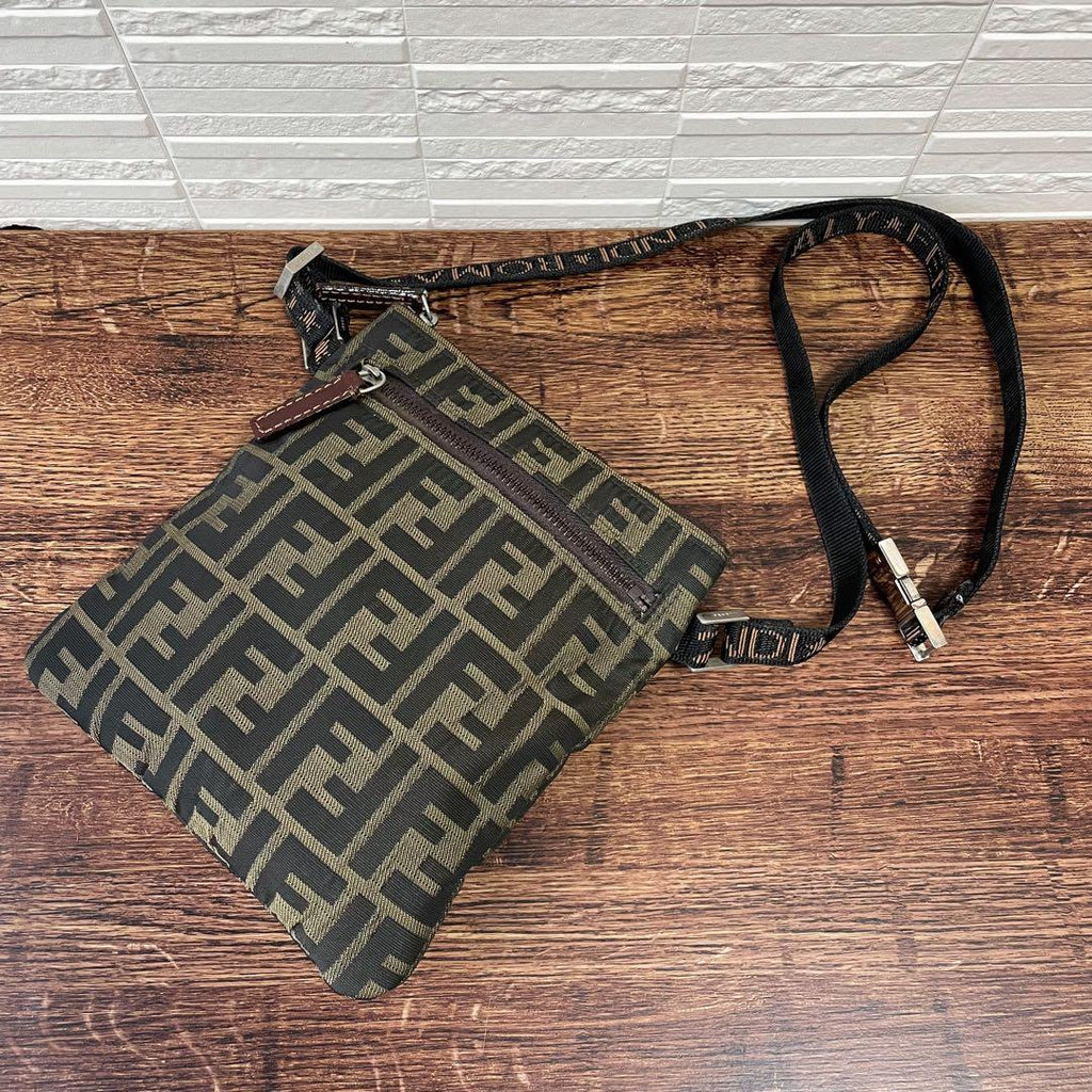 Fendi FF Zucca Pattern Canvas Shoulder Bag Pochette Brown — view 3
