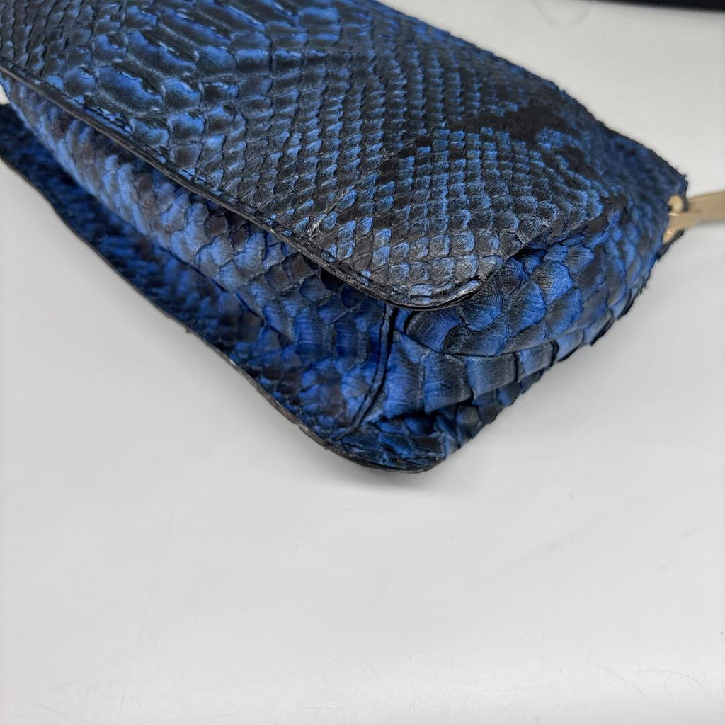 Bottega Veneta Intrecciato Shoulder Bag — view 8