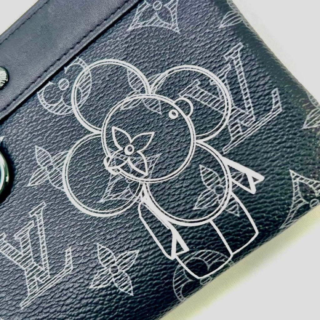 Louis Vuitton Vivienne Monogram Eclipse Pochette Apollo PM — view 3