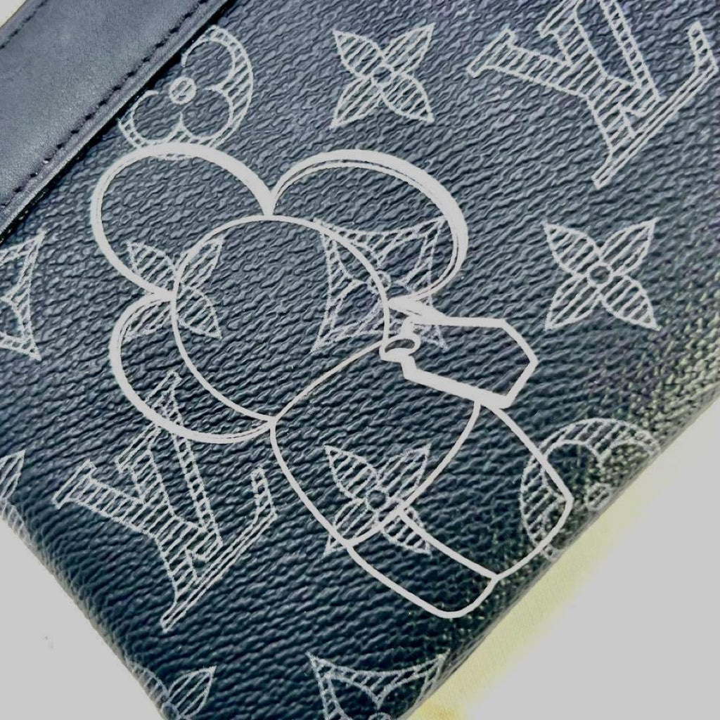 Louis Vuitton Vivienne Monogram Eclipse Pochette Apollo PM — view 4