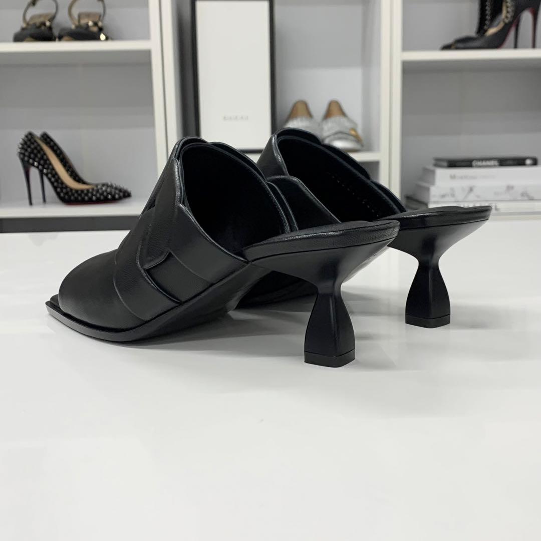 Hermes Hanna 95 Leather Sandals Black — view 5