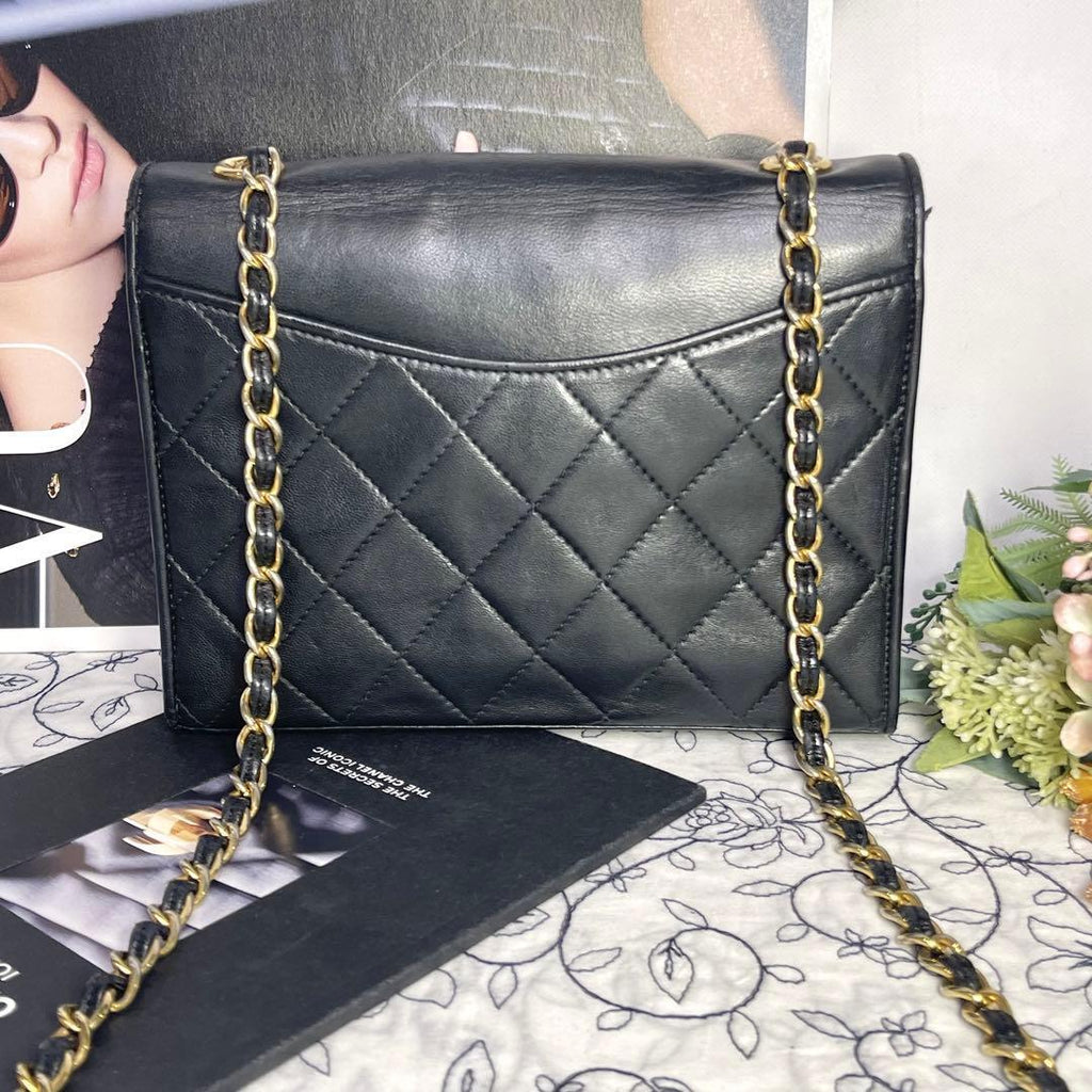Chanel Vintage Quilted CC Logo Bag Black — view 3