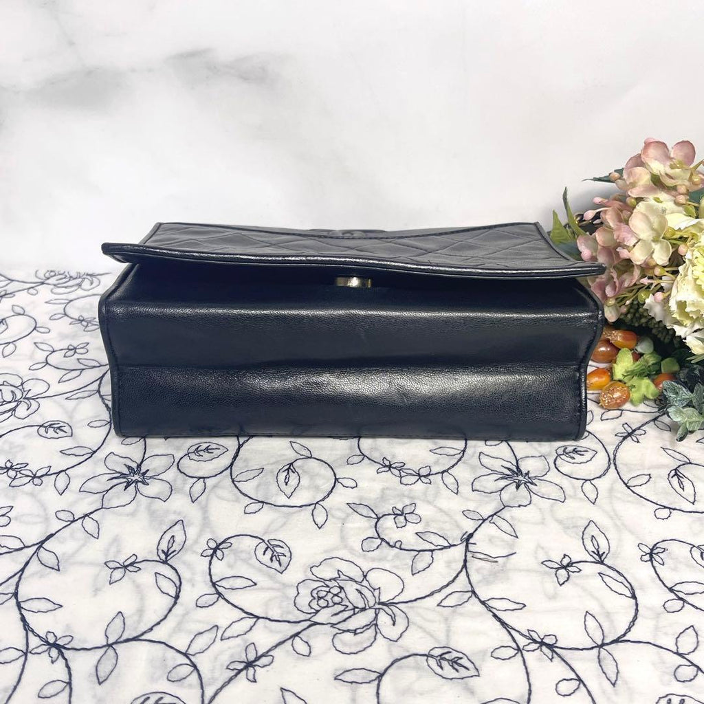 Chanel Vintage Quilted CC Logo Bag Black — view 8