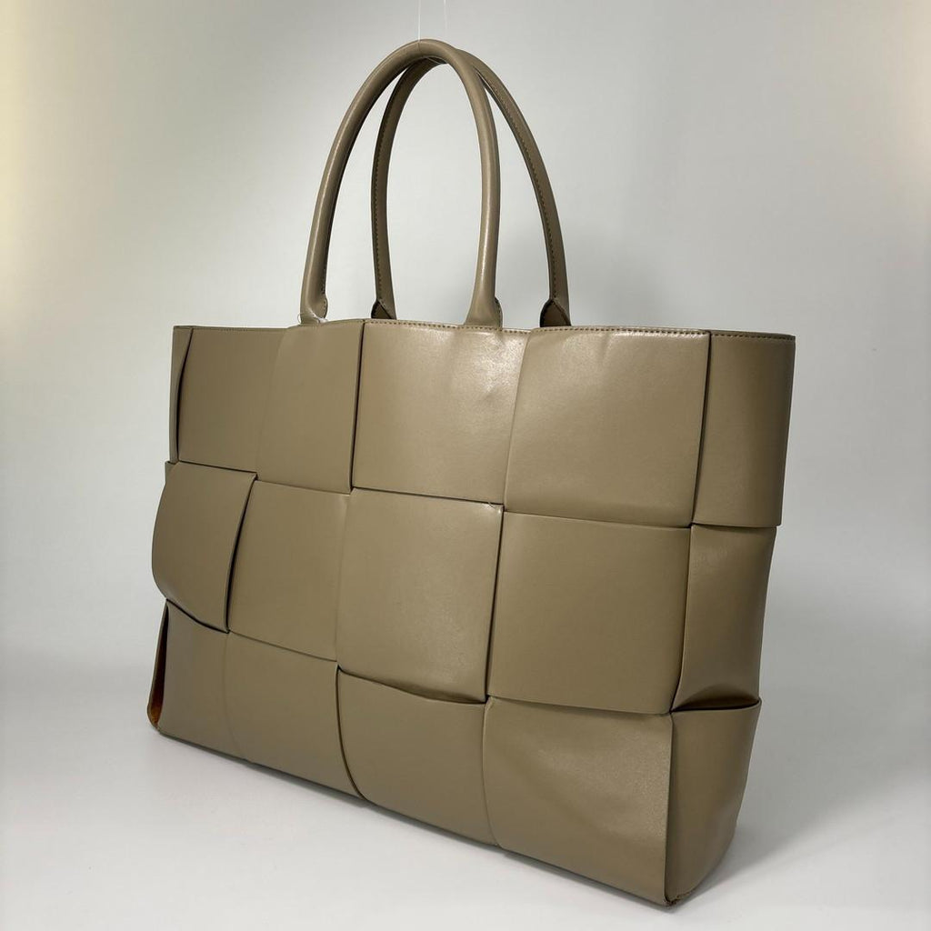 Bottega Veneta Super Arco Intrecciato Tote Gray Ju — view 2
