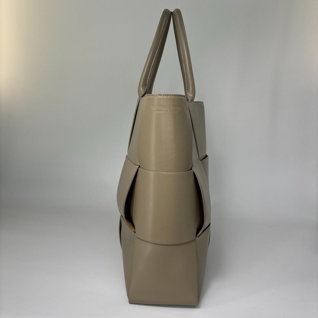 Bottega Veneta Super Arco Intrecciato Tote Gray Ju — view 4