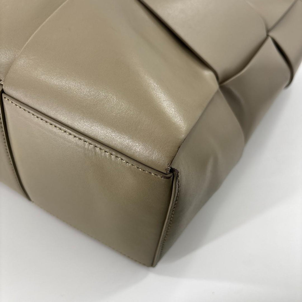 Bottega Veneta Super Arco Intrecciato Tote Gray Ju — view 8