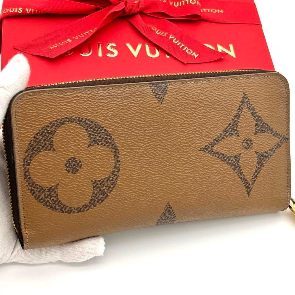 Louis Vuitton Monogram Giant Zippy Wallet — view 2
